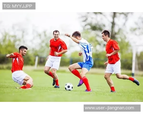 足球场上的暴力行为与运动精神的冲突与反思